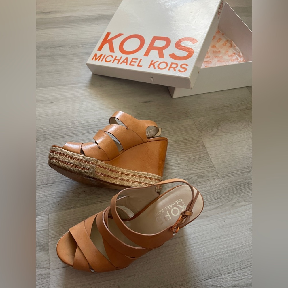 Almost new Michael lots platform sandel